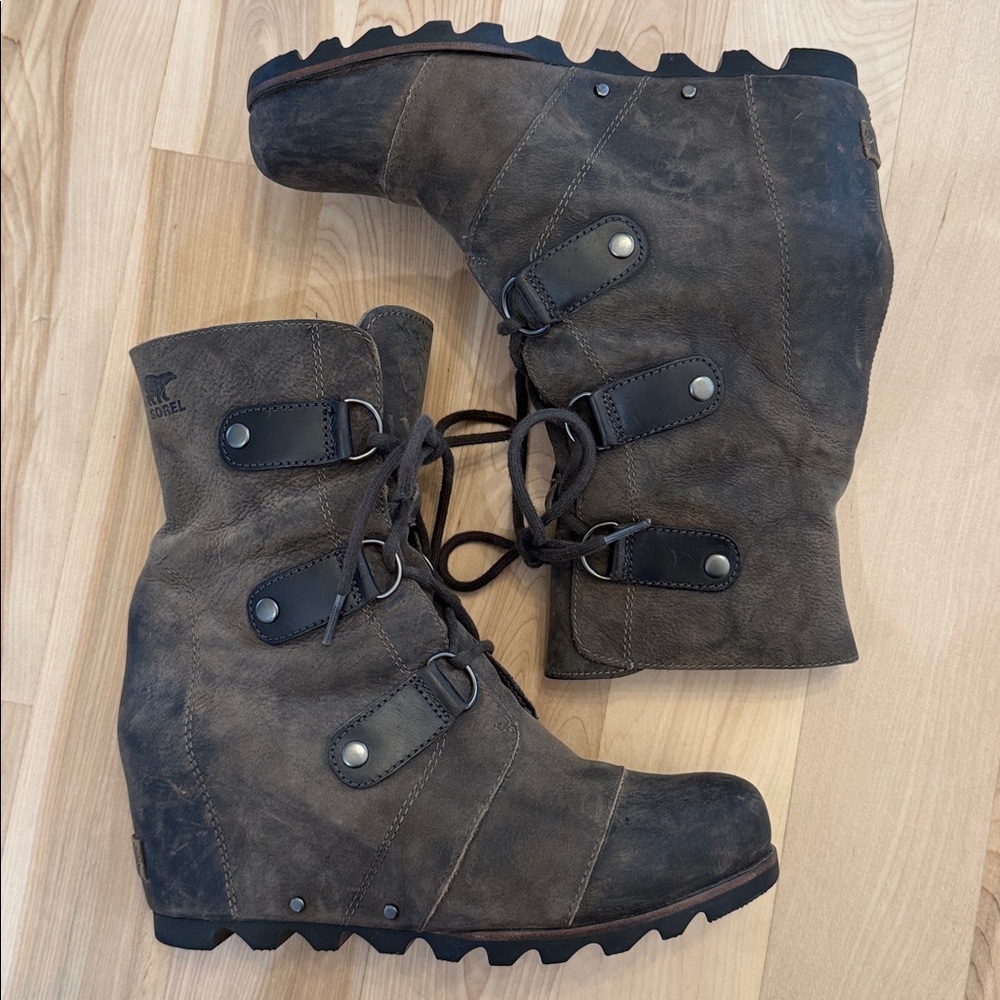 Sorel Joan of Arctic Dark Brown Mid Lace-Up Wedge Boots 9